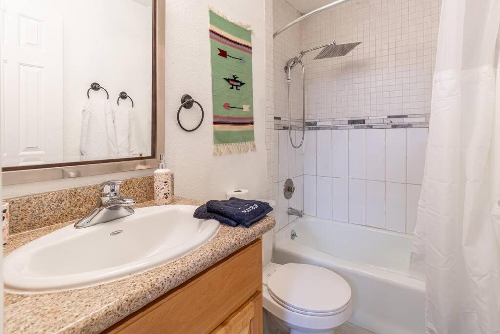 Apartment Stylish-serene Midtown Getaway: Retreat For Two *