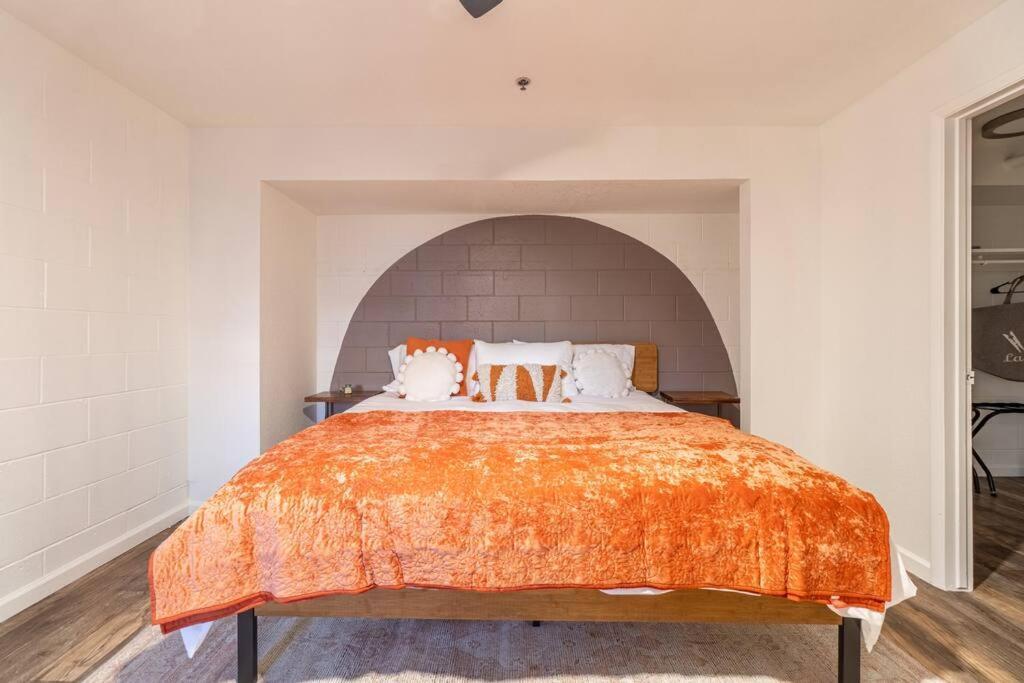 Stylish-serene Midtown Getaway: Retreat For Two Apartment *