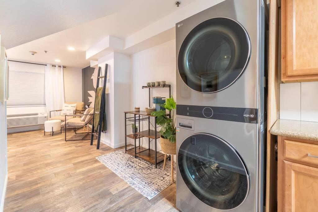 Apartment Stylish-serene Midtown Getaway: Retreat For Two Reno