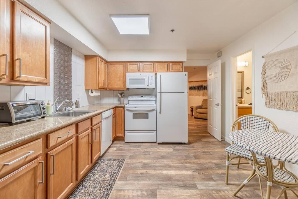 Apartment Stylish-serene Midtown Getaway: Retreat For Two